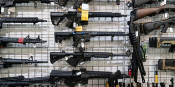 Revela The New York Times venta de armas por adolescentes de EEUU a cárteles