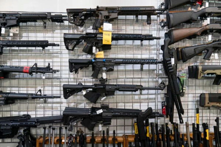 Revela The New York Times venta de armas por adolescentes de EEUU a cárteles