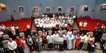 Rinde Congreso del Pueblo homenaje al Tec de la Zona Maya por su 50 aniversario