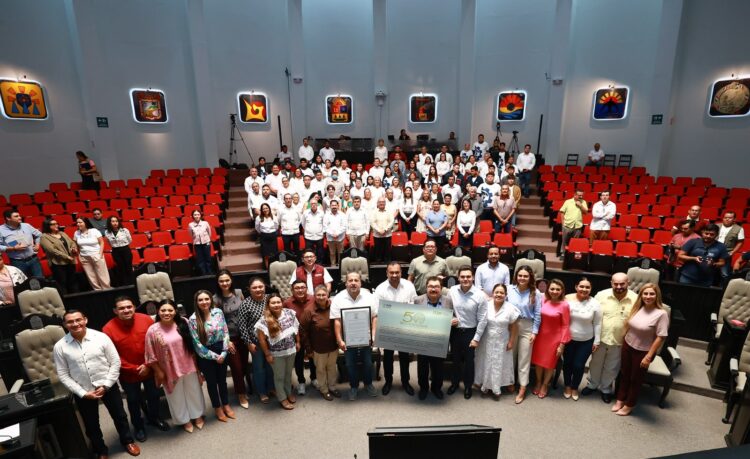 Rinde Congreso del Pueblo homenaje al Tec de la Zona Maya por su 50 aniversario