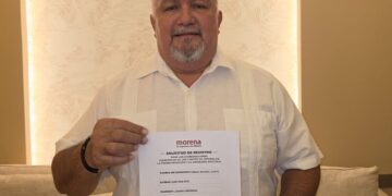 Se inscribe Ismael ‘Mayito’ Moguel en Morena para contender por Lázaro Cardenas