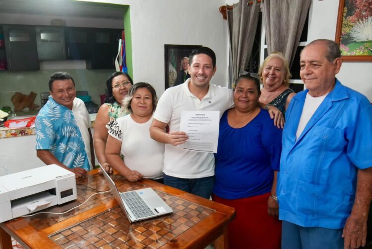 Se registra Renán Sánchez Tajonar en la interna de Morena, va por Cozumel
