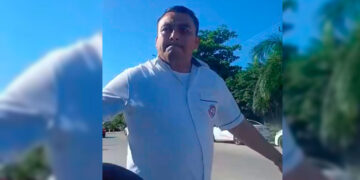 Suspenden concesión de taxi tras agresión a chofer de Uber en Tulum