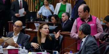 ¡Igualdad política!; ordena el INE postular mujeres en al menos 9 de las 17 gubernaturas