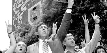¡Líder histórico!; fue un transformador y sus ideales nunca mueren, recuerda AMLO a Cuauhtémoc Cárdenas