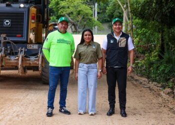 ¡Mejora a las calles!; supervisa Blanca Merari pavimentación de la calle Nauyaca en Leona Vicario