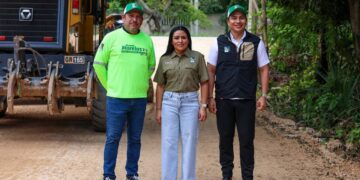 ¡Mejora a las calles!; supervisa Blanca Merari pavimentación de la calle Nauyaca en Leona Vicario