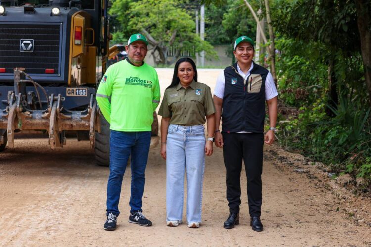 ¡Mejora a las calles!; supervisa Blanca Merari pavimentación de la calle Nauyaca en Leona Vicario