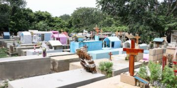 ¡Tradiciones vivas!; invita el gobierno municipal a embellecer las tumbas para el Día de Muertos